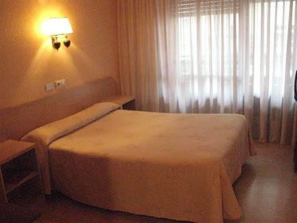 Hotel Achuri Витория-Гастейс Екстериор снимка